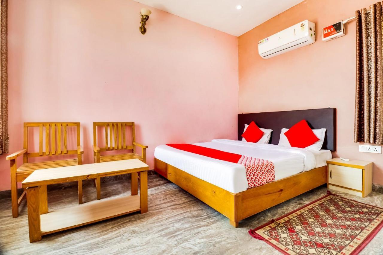 Oyo 69947 Apna Village & Restaurant Hotel 3*