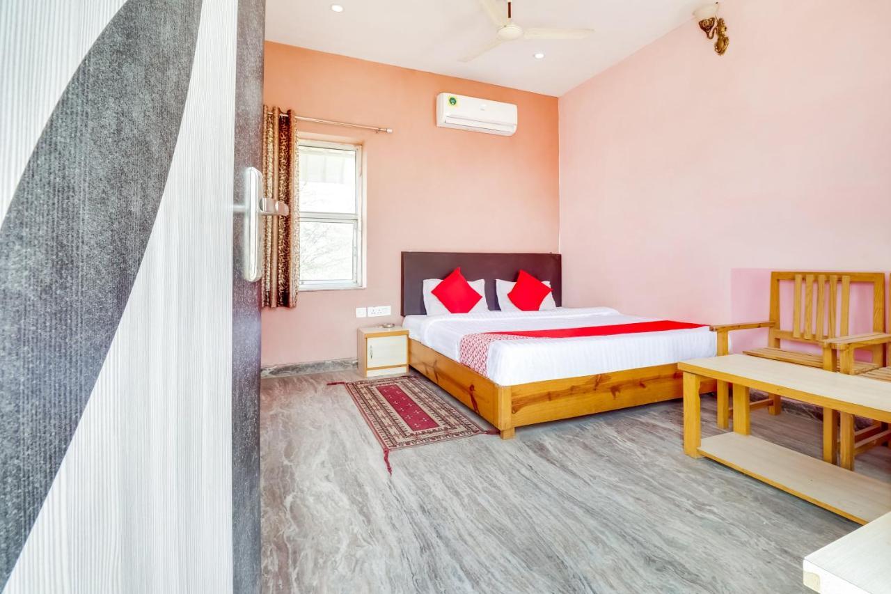 Hotel Oyo 69947 Apna Village & Restaurant Jaipur